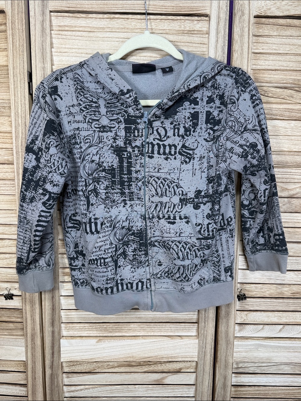 SK Apparel Grey Graphic Zip-Up Hoodie Jacket for Kids M 8